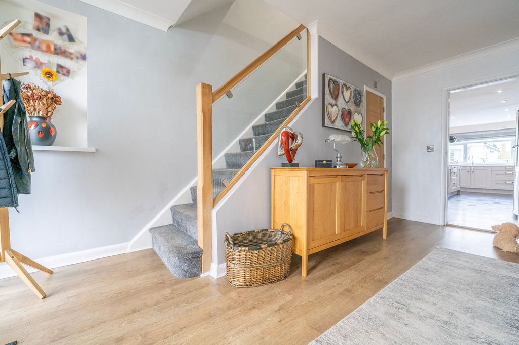 Property photo 2 of 39