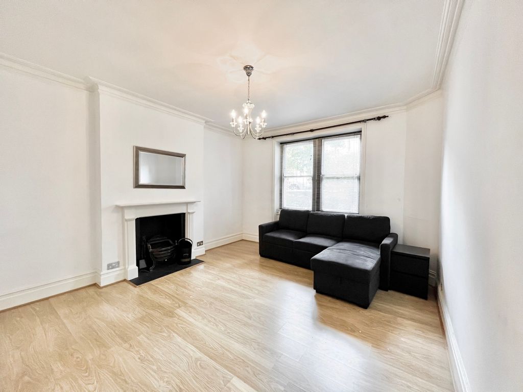 Property photo 1 of 13 2 Bed 2 Bath Ground Floor Flat