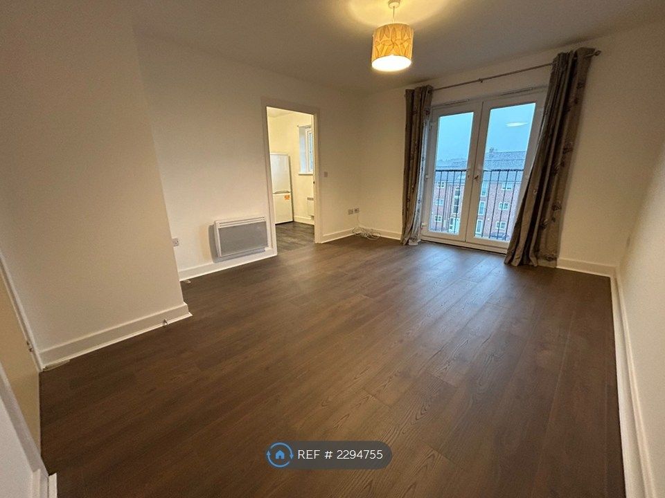 Property photo 1 of 7 Living Room