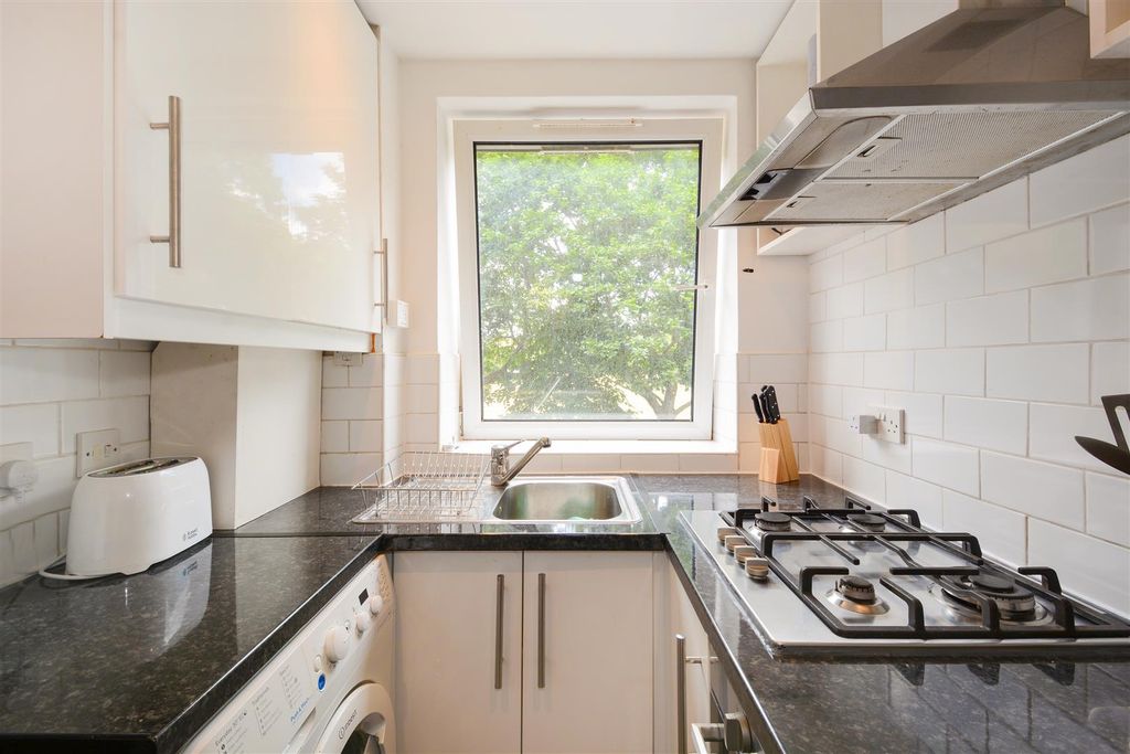 Property photo 3 of 12 Kitchen