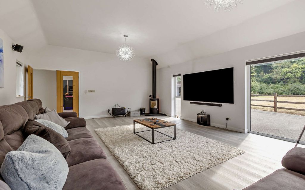 Property photo 3 of 23 Sitting Room