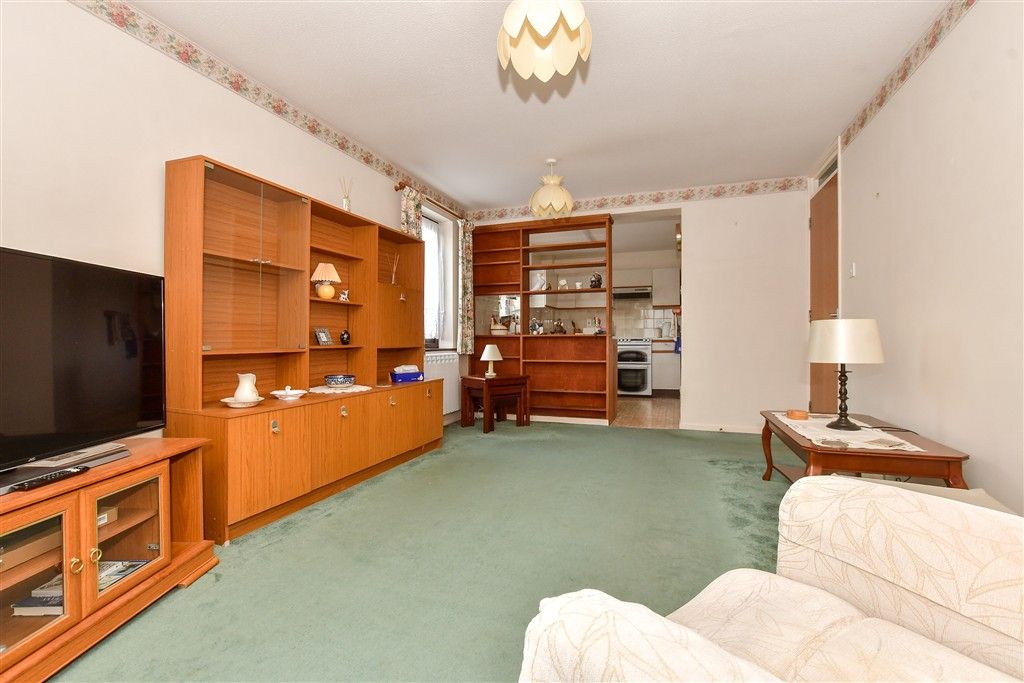 Property photo 3 of 10 Lounge