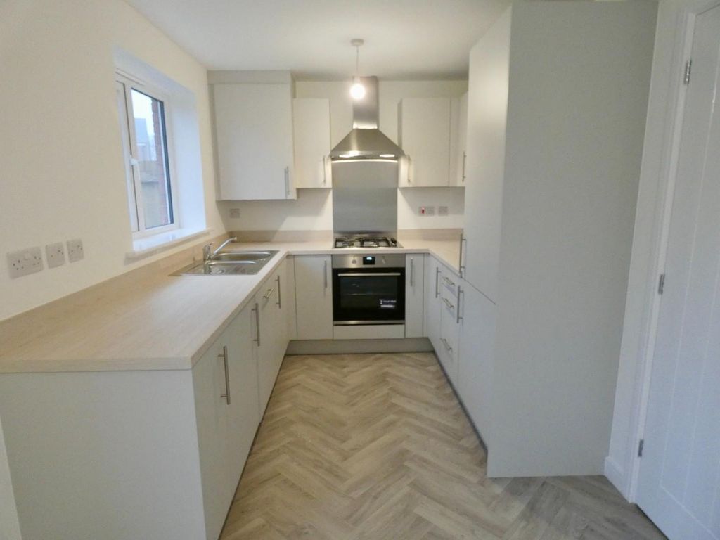 Property photo 2 of 17 Dining Kitchen