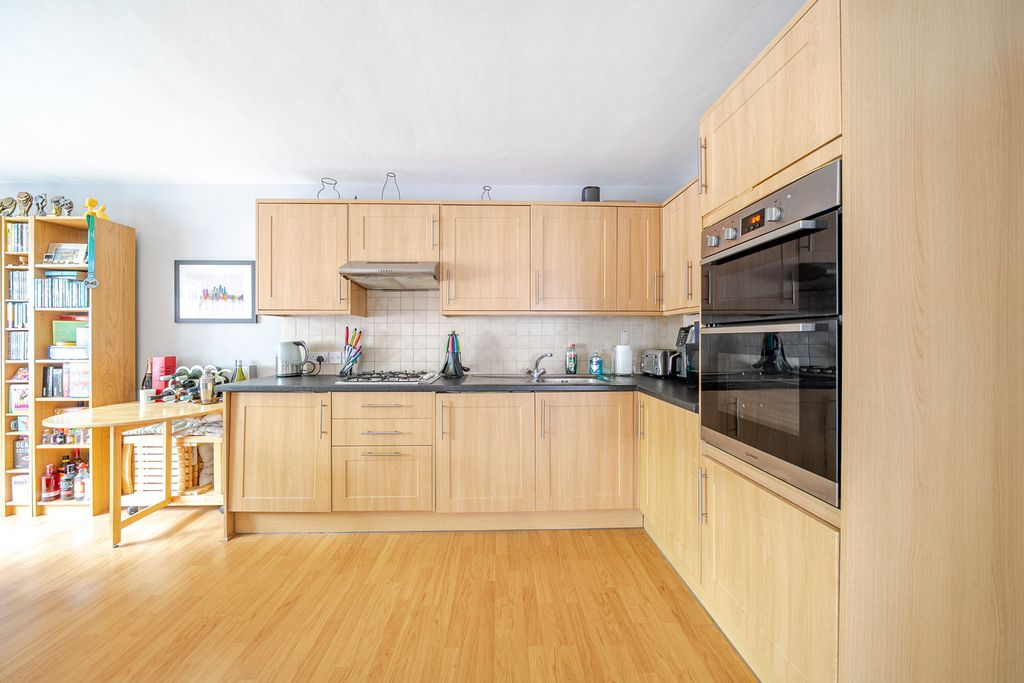 Property photo 2 of 15 1295869-5-682630E...