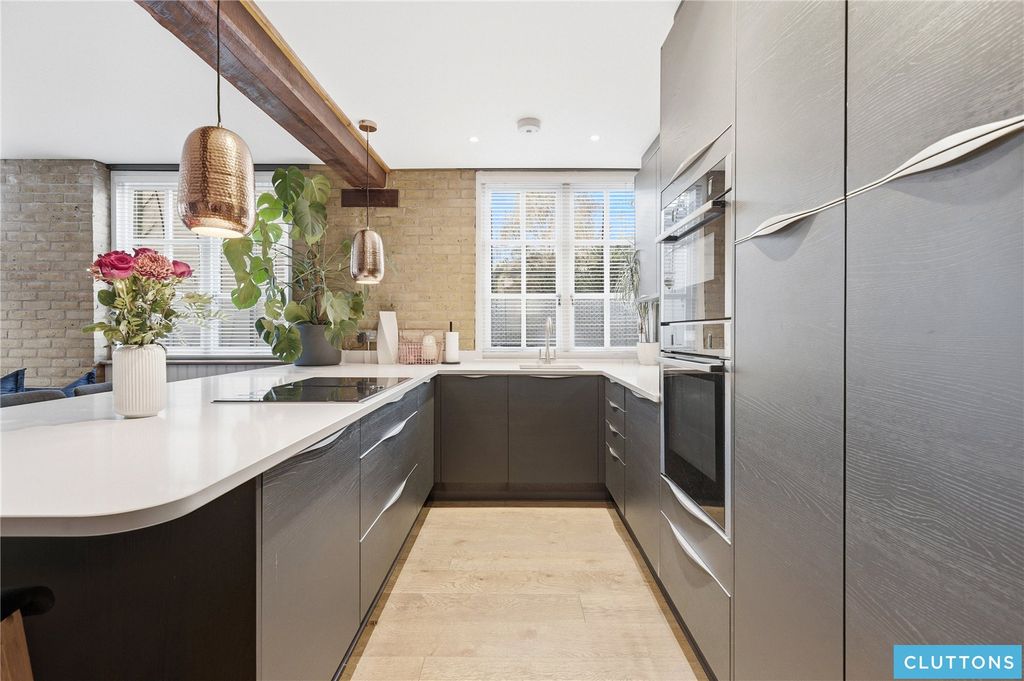 Property photo 2 of 14 Picture No. 21