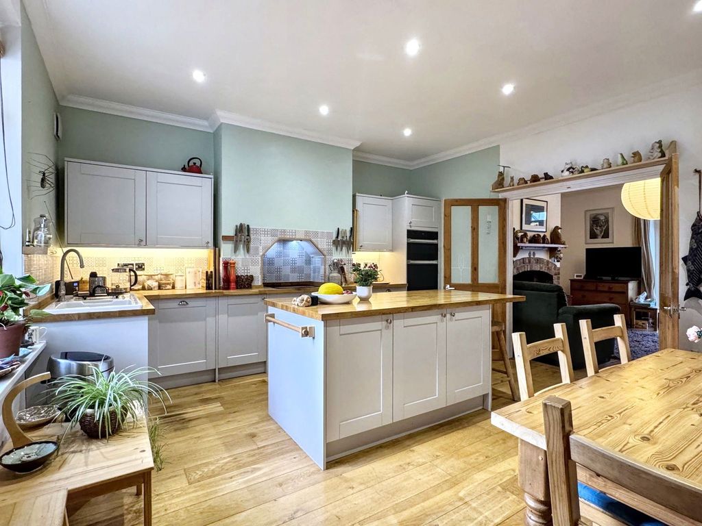 Property photo 2 of 38