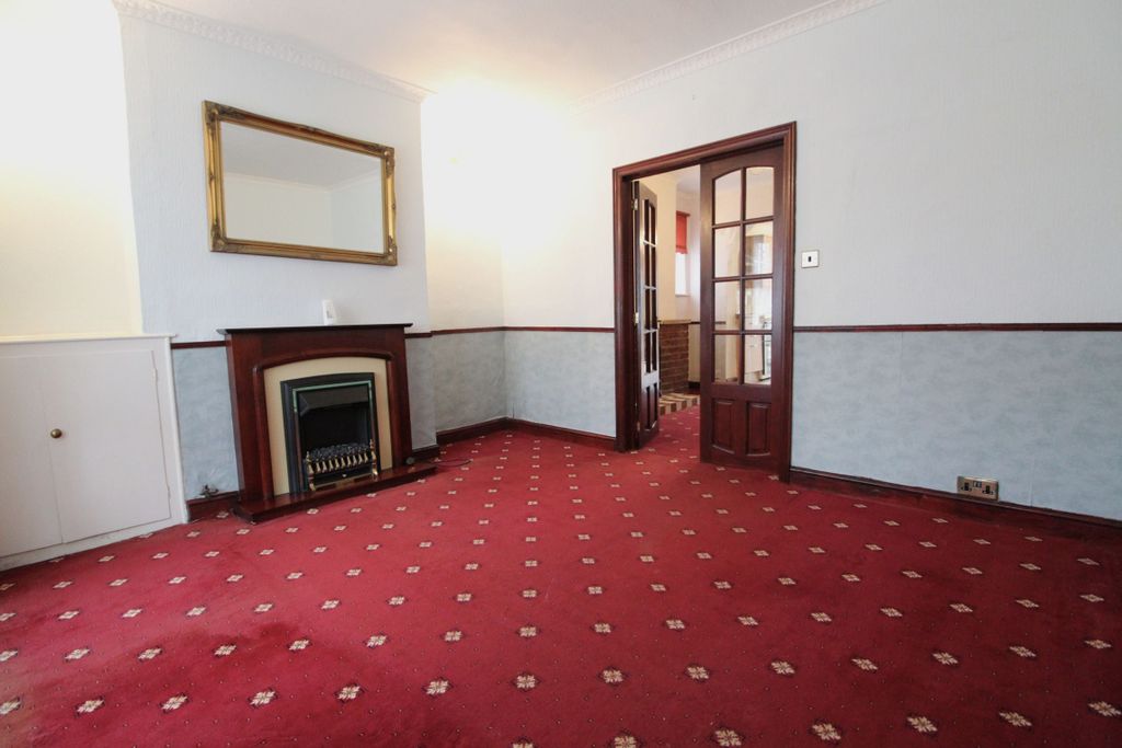 Property photo 2 of 13 Lounge