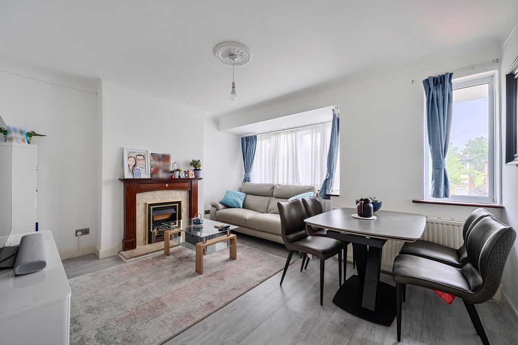 Property photo 2 of 17 1480667-8-6A33Cf1...
