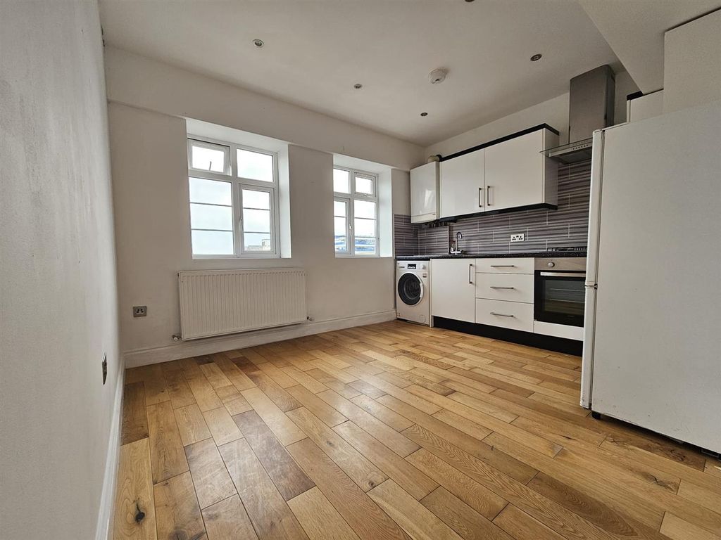 Property photo 2 of 8 For Sale By Aspire Residential - Chapel Road