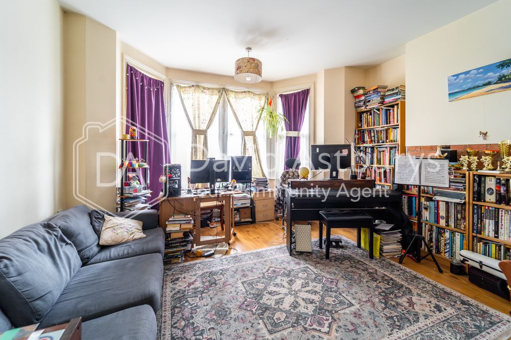 Property photo 3 of 8 Ndb03033