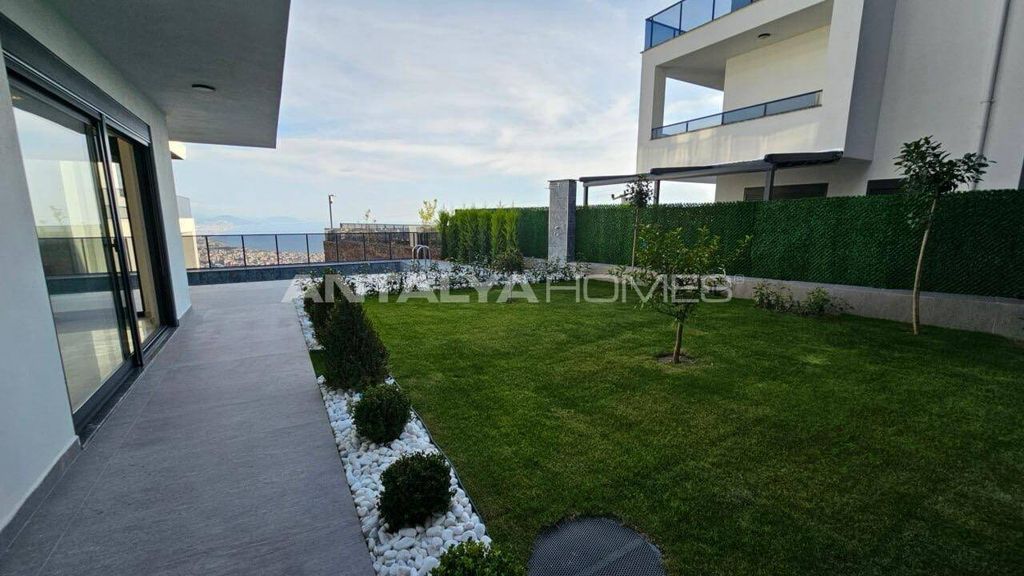 Property photo 2 of 50