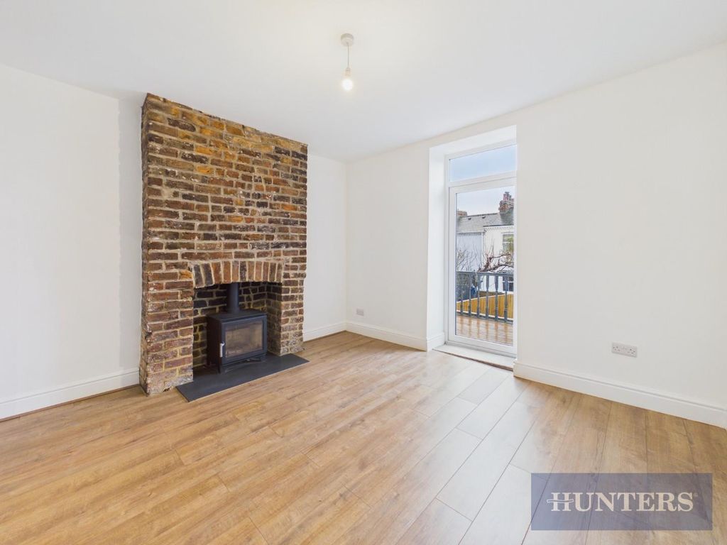 Property photo 3 of 23 Cam05316G0-Pr0325-Still008.Jpg