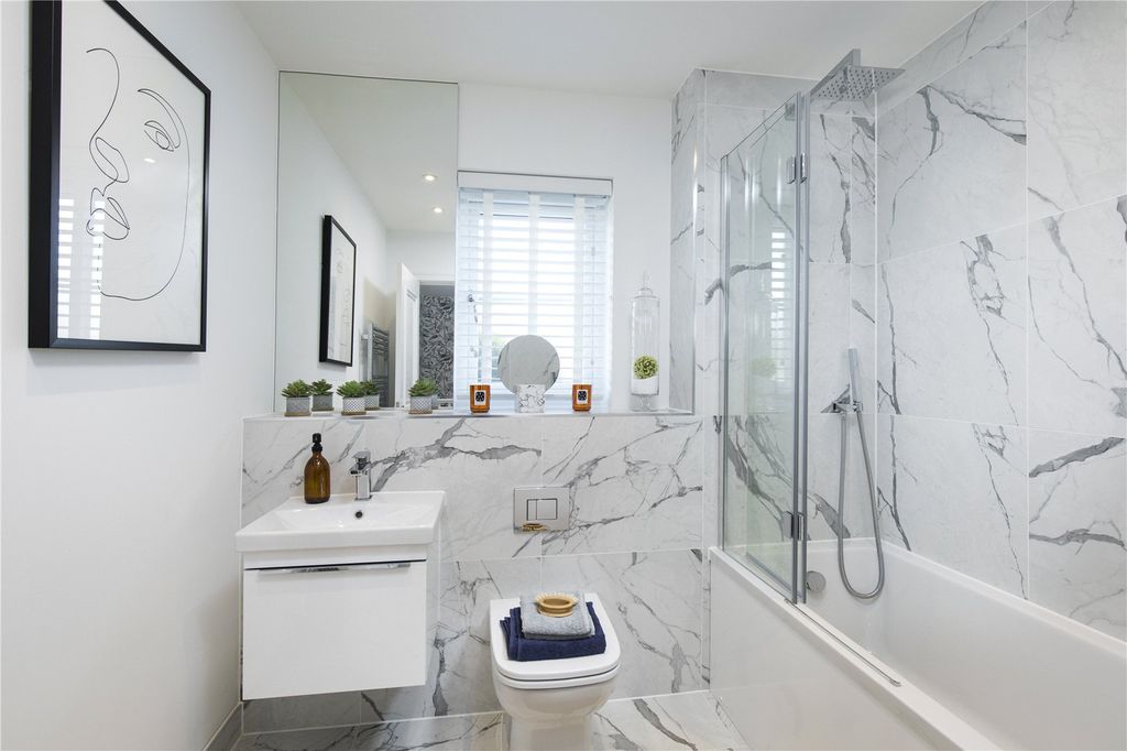 Property photo 3 of 6 Bathroom