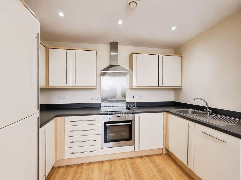Property photo 3 of 12 Kitchen