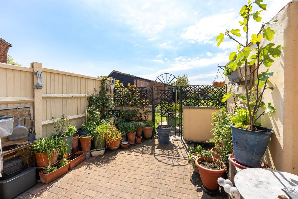Property photo 2 of 14