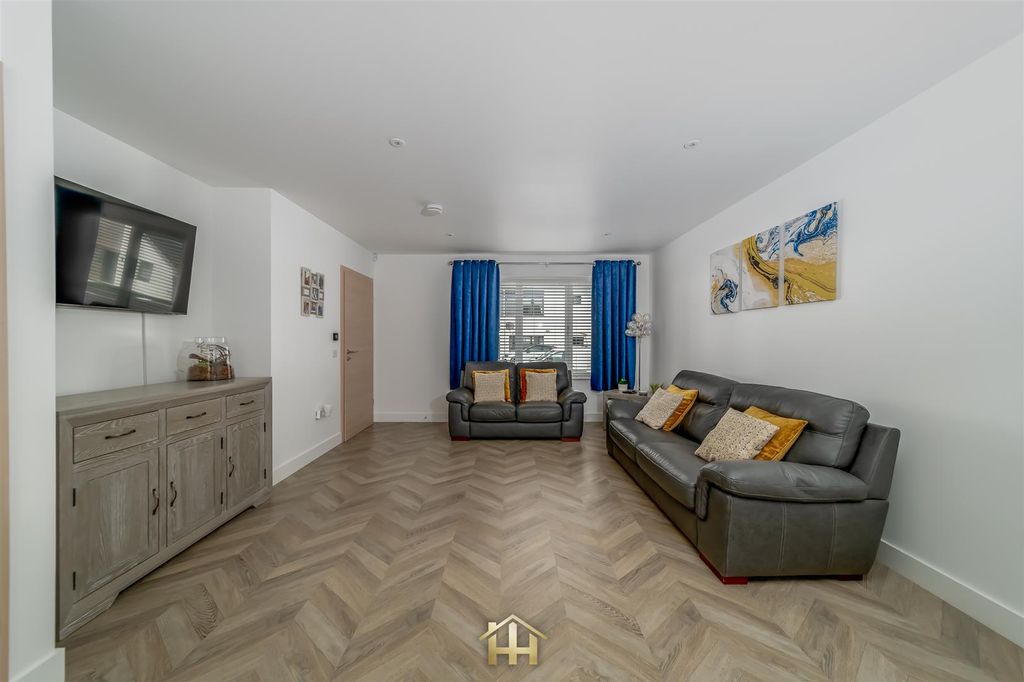 Property photo 3 of 23 7 Castleview Pl Dundee Dd4 0Fh 160726 Edit (7 Of 3
