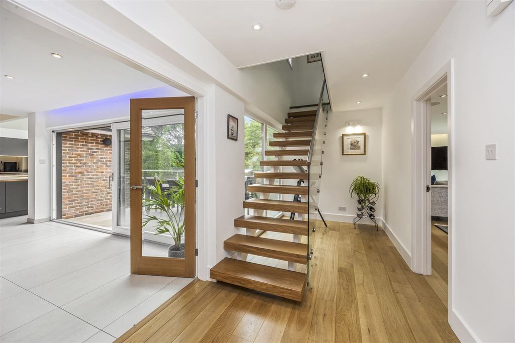 Property photo 2 of 41