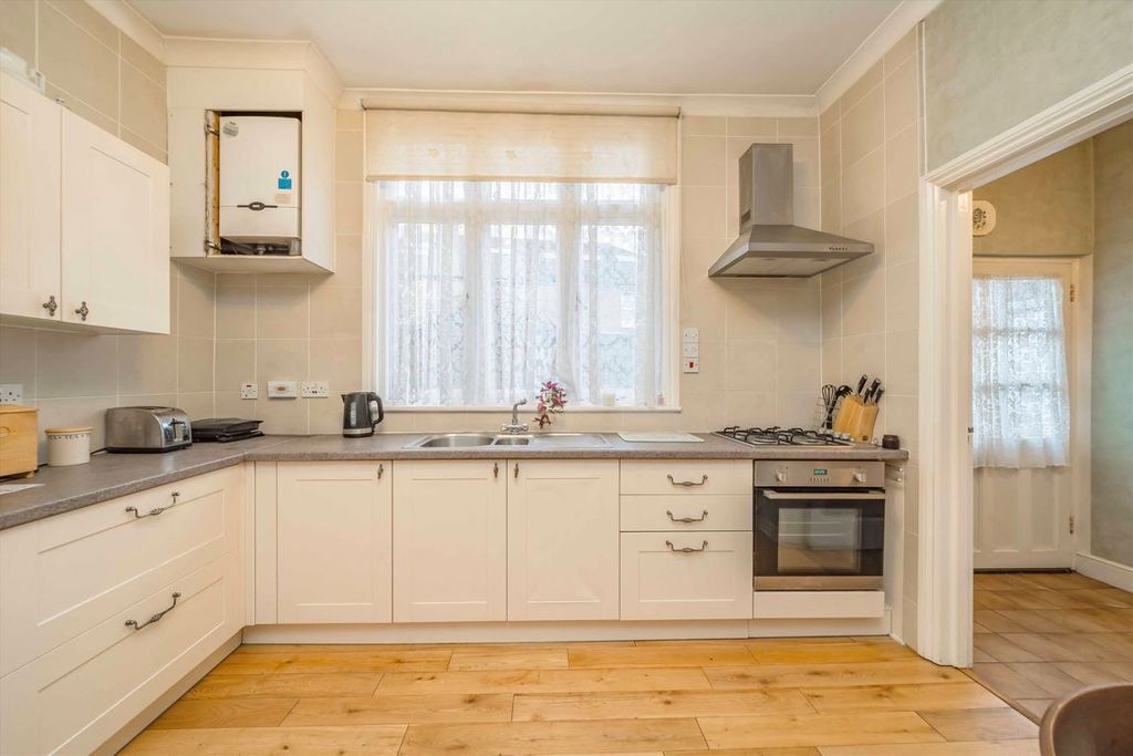 Property photo 2 of 9