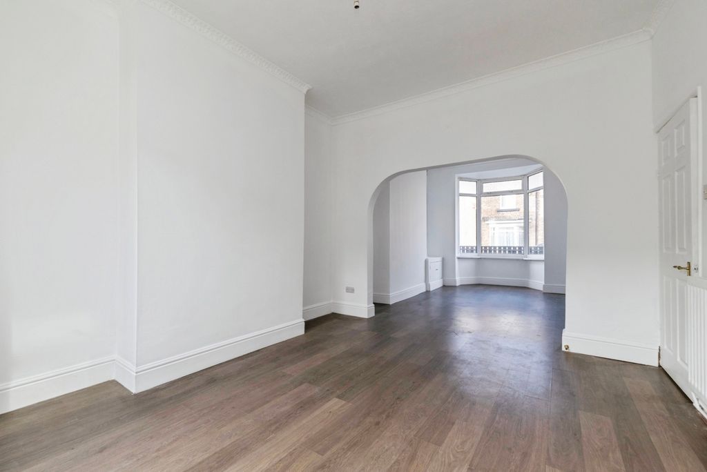 Property photo 3 of 18 Pbox-Img.Jpg