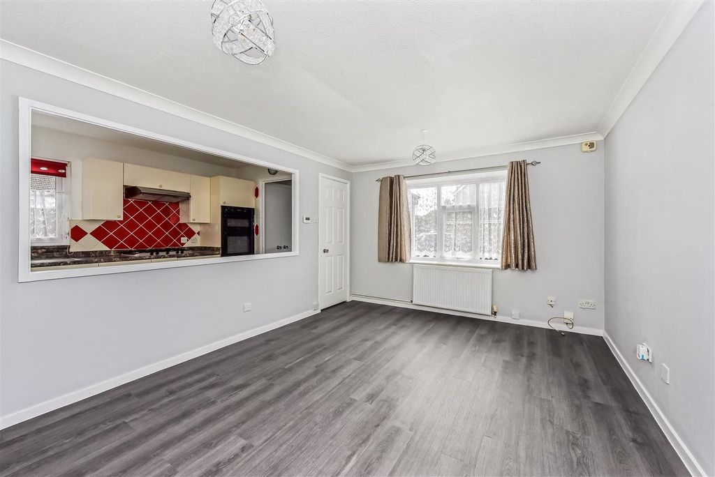 Property photo 2 of 22 Lounge / Diner