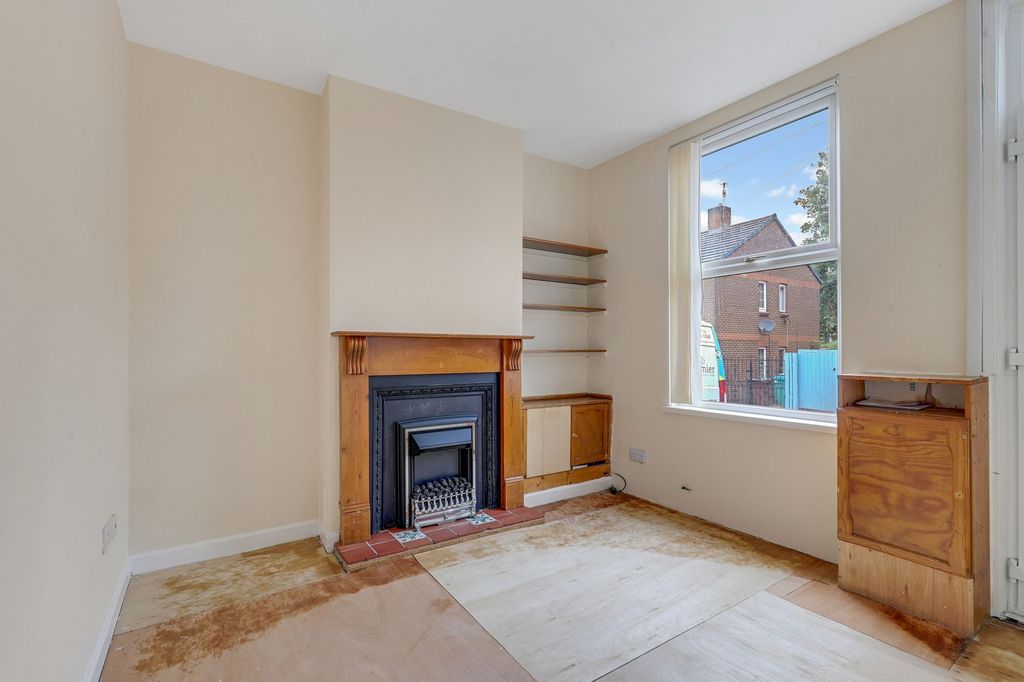 Property photo 2 of 12