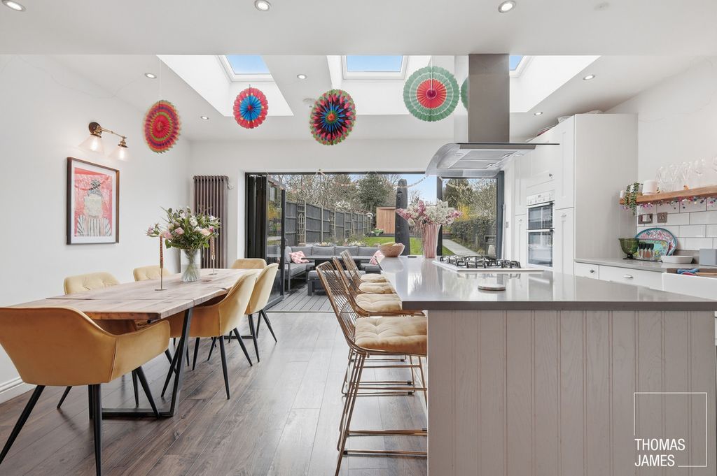 Property photo 2 of 39