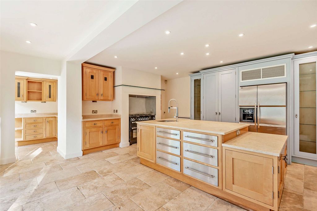 Property photo 2 of 35 Kitchen