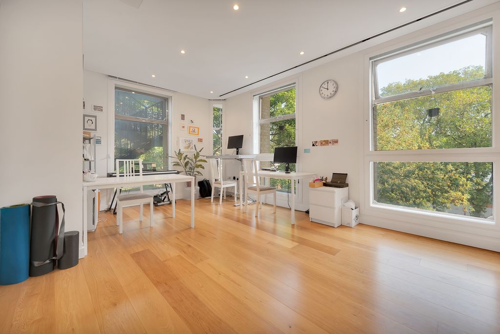 Property photo 1 of 7 Photo 01