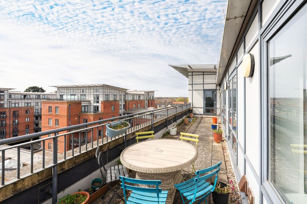 Property photo 2 of 22