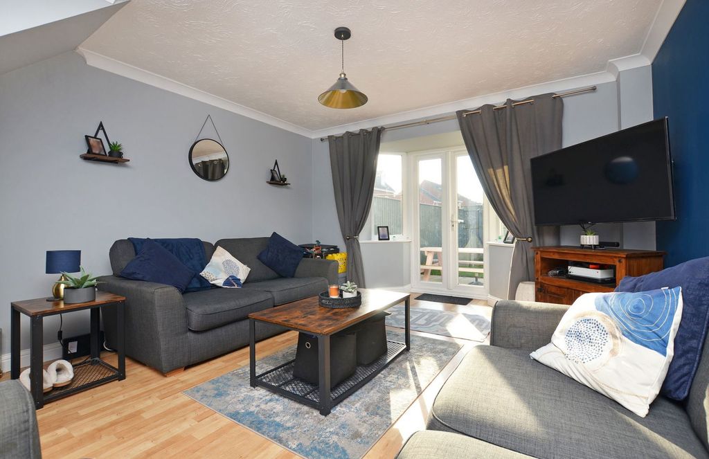 Property photo 2 of 12