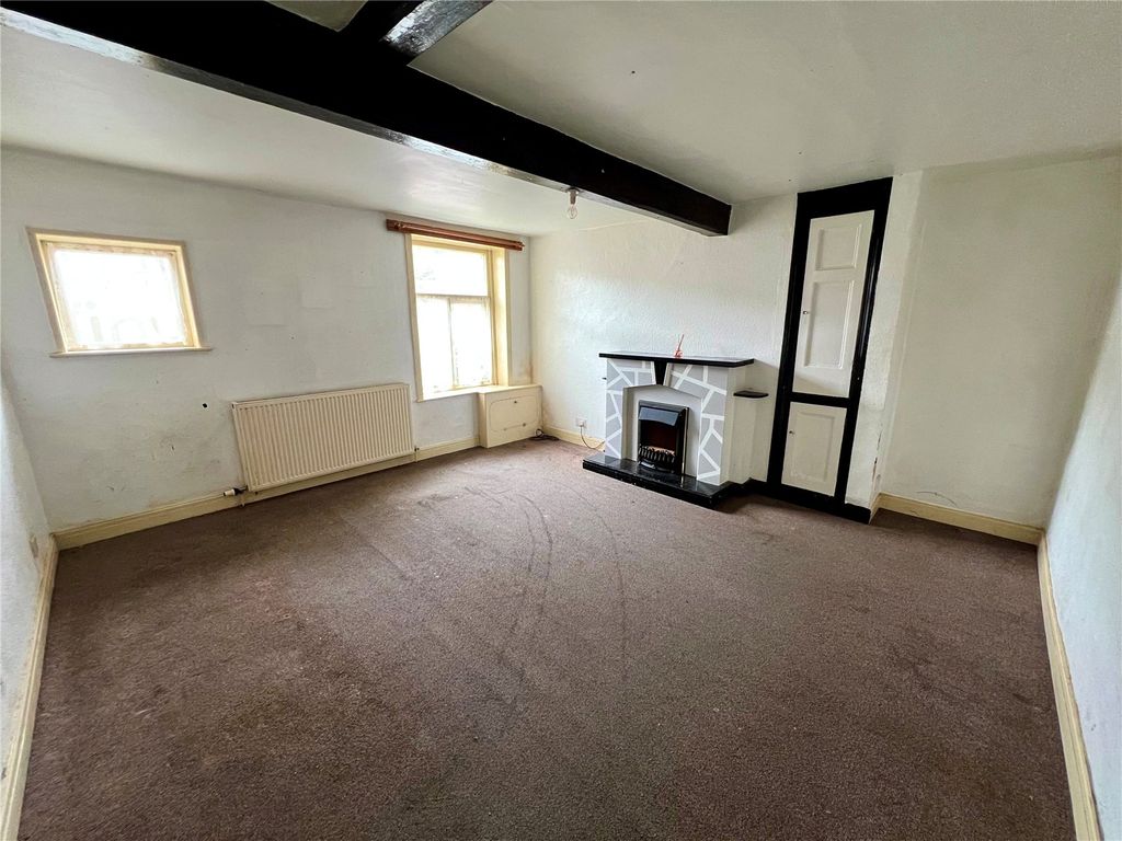 Property photo 3 of 12 Lounge