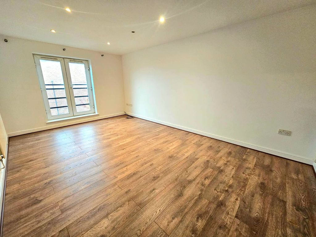 Property photo 2 of 8 Eb797Ed0-729c-4Df1-A537-3B154Aa86012