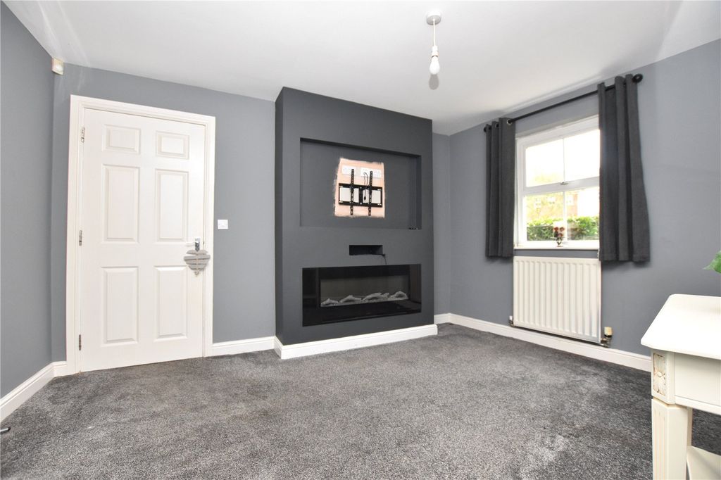 Property photo 2 of 33 Picture No. 21