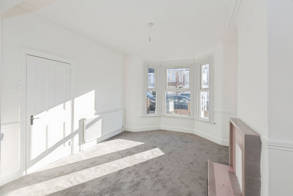 Property photo 2 of 17 Pbox-Img.Jpg