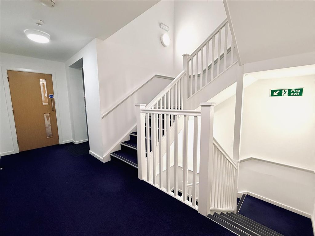 Property photo 3 of 24 Communal Landing