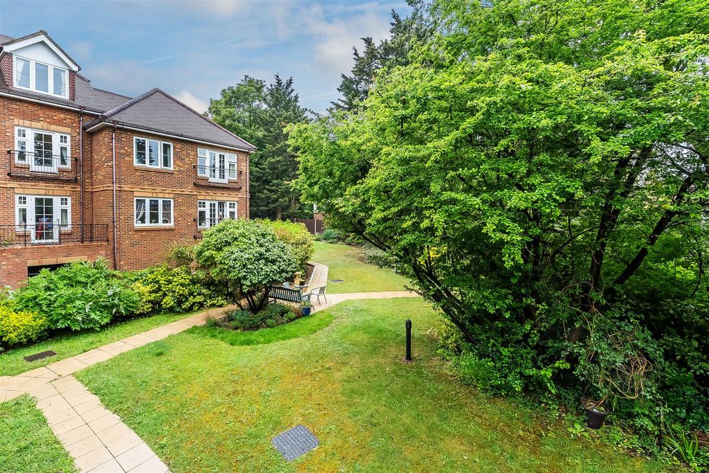 Property photo 2 of 11 Flat-5-Pegasus-Court-14.Jpg