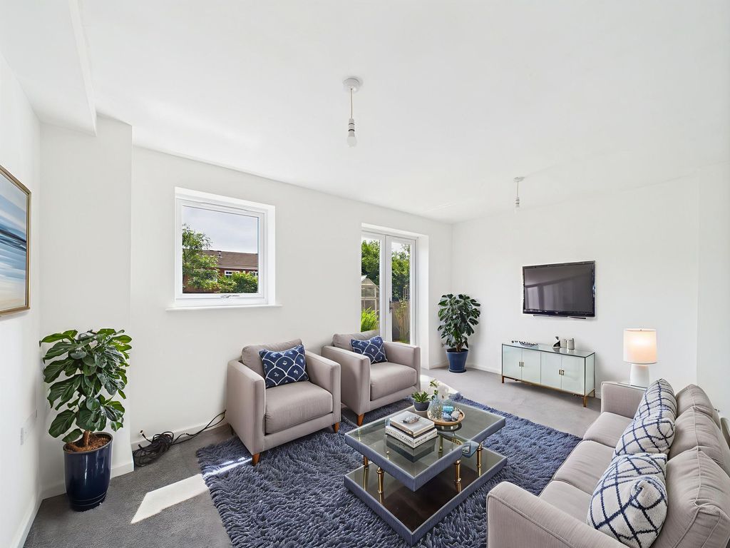 Property photo 2 of 17 Lounge (Virtually Furnished)