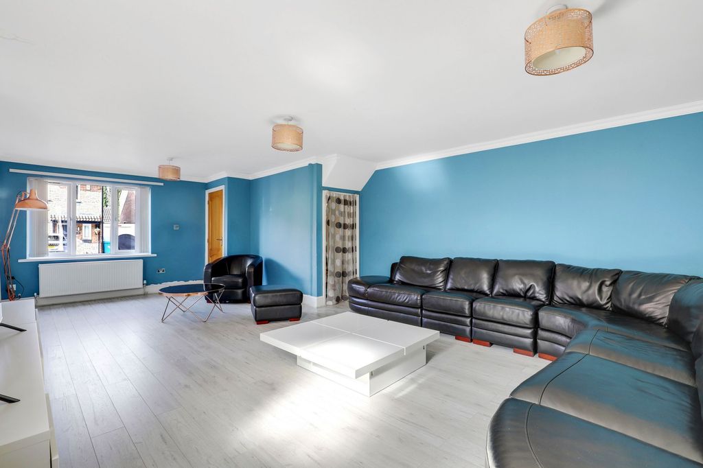 Property photo 3 of 19