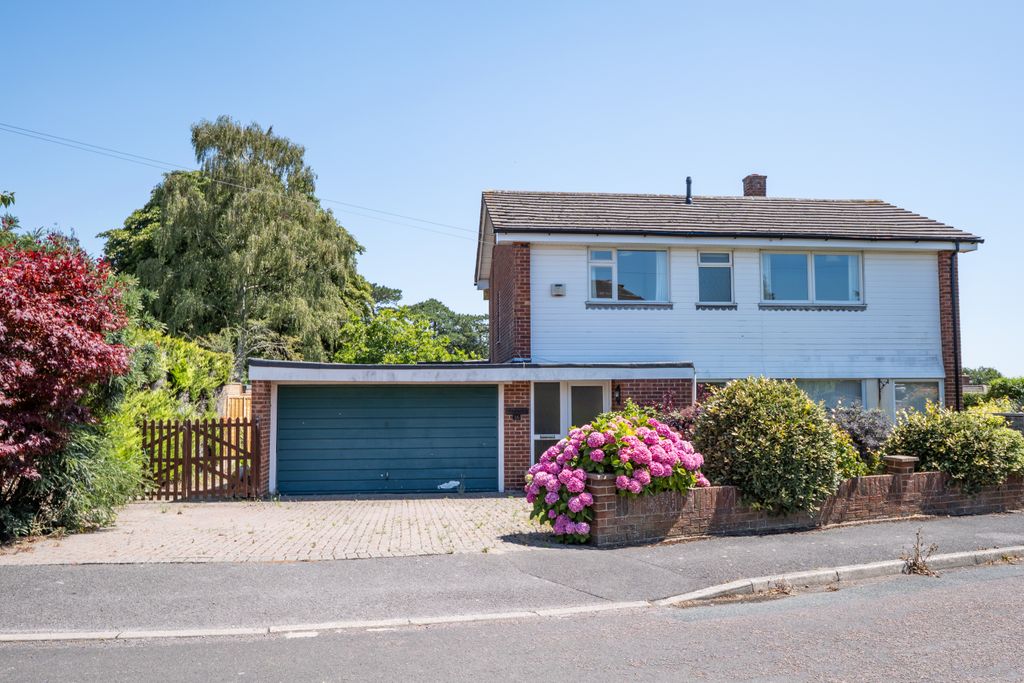 Property photo 1 of 32