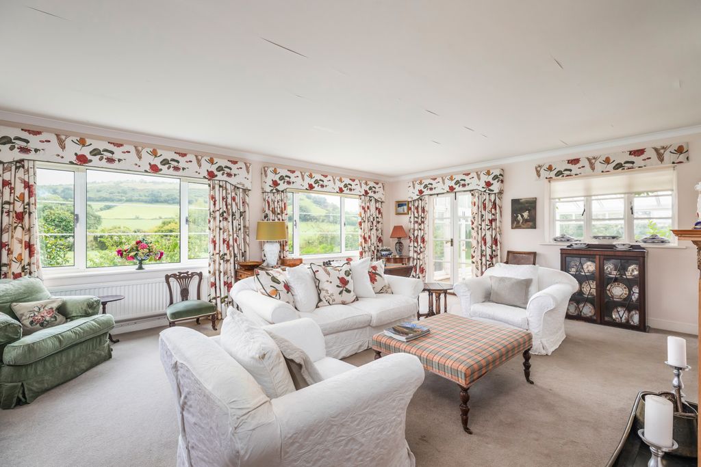 Property photo 2 of 21 Sitting Room