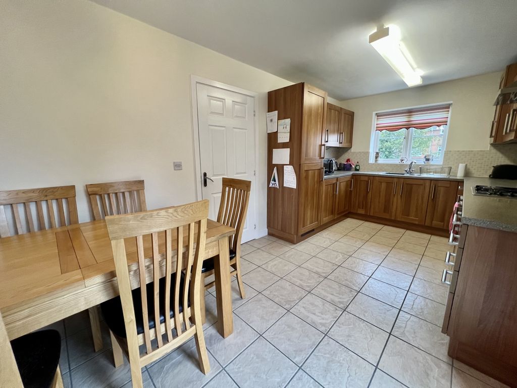 Property photo 3 of 12 Kitchen