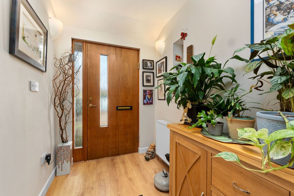 Property photo 3 of 37