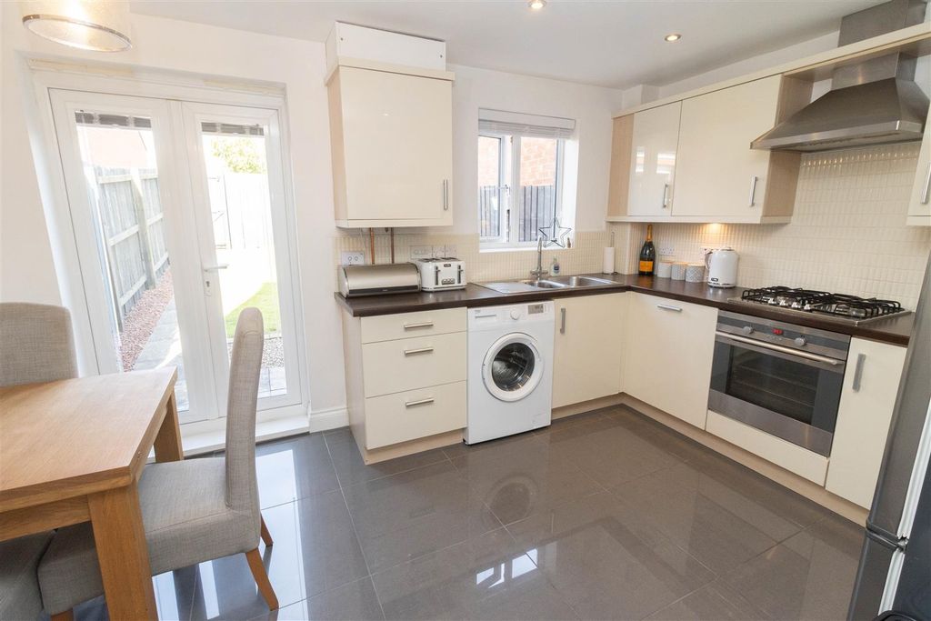Property photo 3 of 15 Kitchen