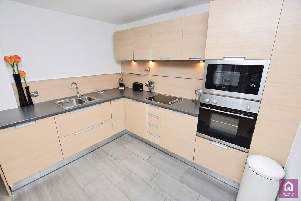 Property photo 3 of 16 Pbox-Img.Jpg