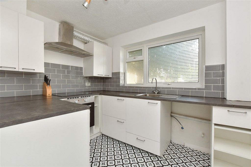 Property photo 2 of 11 Kitchen