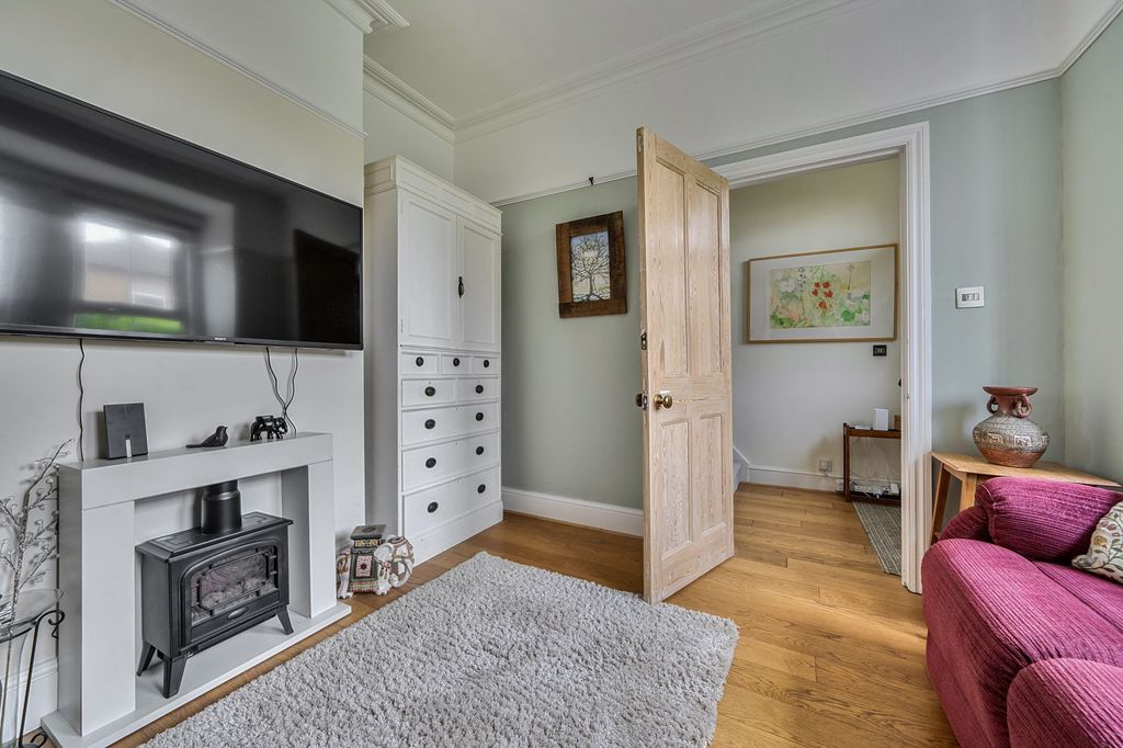 Property photo 2 of 20