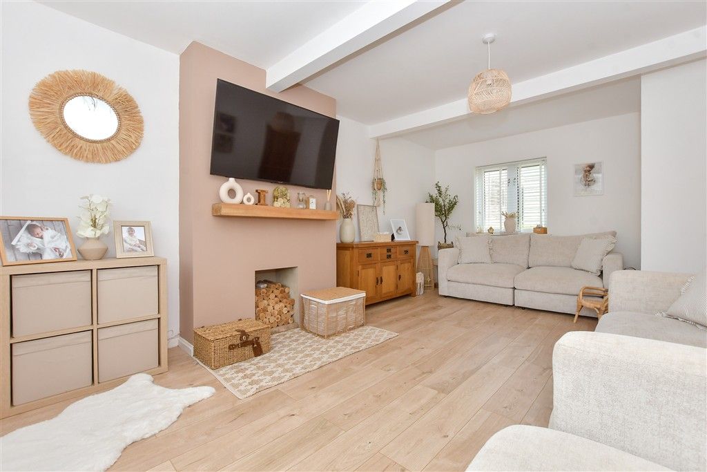 Property photo 2 of 14 Lounge