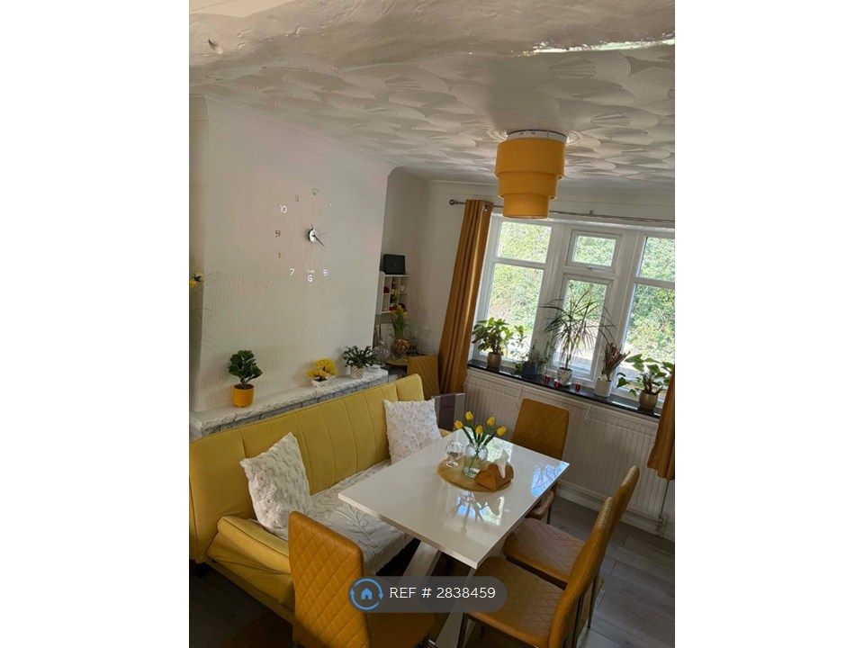 Property photo 2 of 32