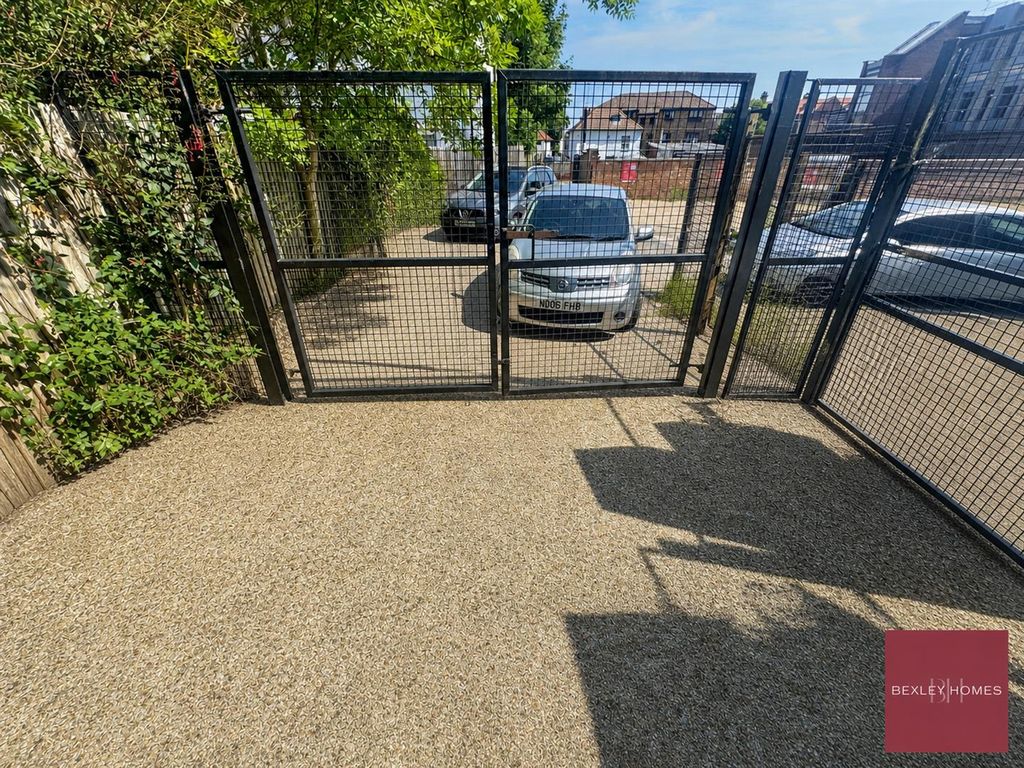 Property photo 3 of 3 File_01Kvwn0Qmqzf9Zsra25G8c78c2.Png