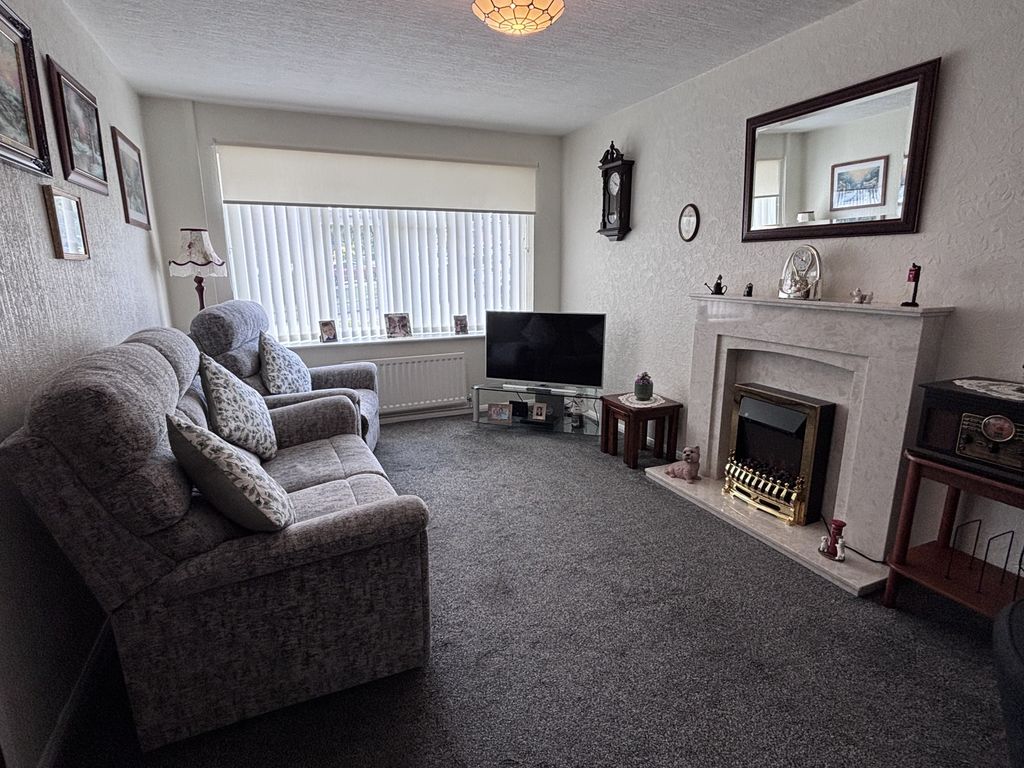 Property photo 2 of 14 Lounge